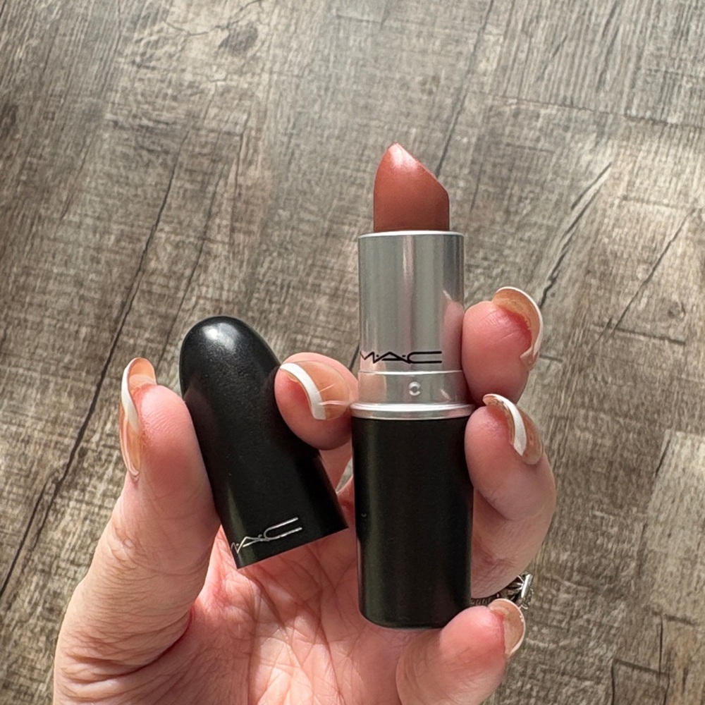 NWOT MAC Cosmetics Matte Lipstick in Honeylove
